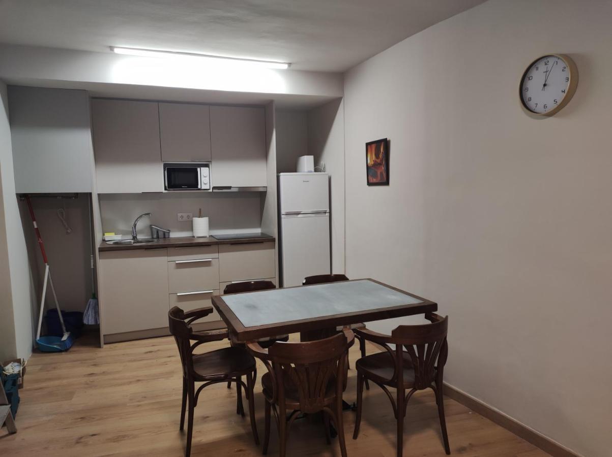 Apt 1 Acollidor Al Centre Historic De Vic Aptgarbi Kültér fotó