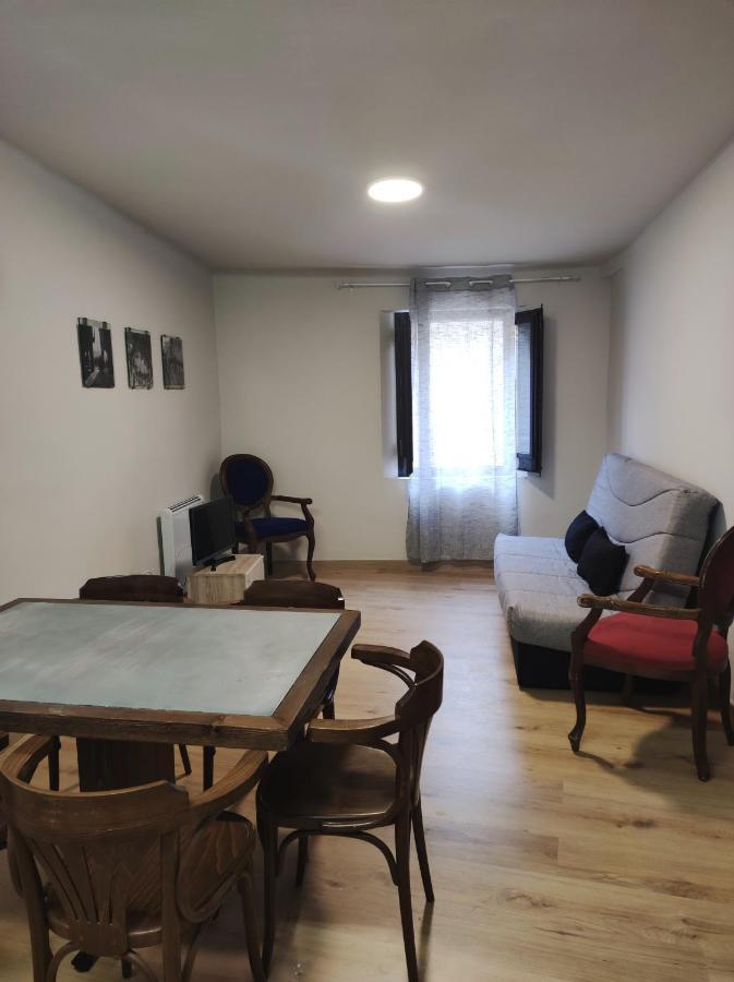 Apt 1 Acollidor Al Centre Historic De Vic Aptgarbi Kültér fotó