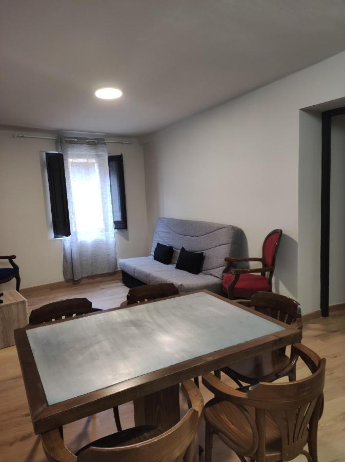 Apt 1 Acollidor Al Centre Historic De Vic Aptgarbi Kültér fotó