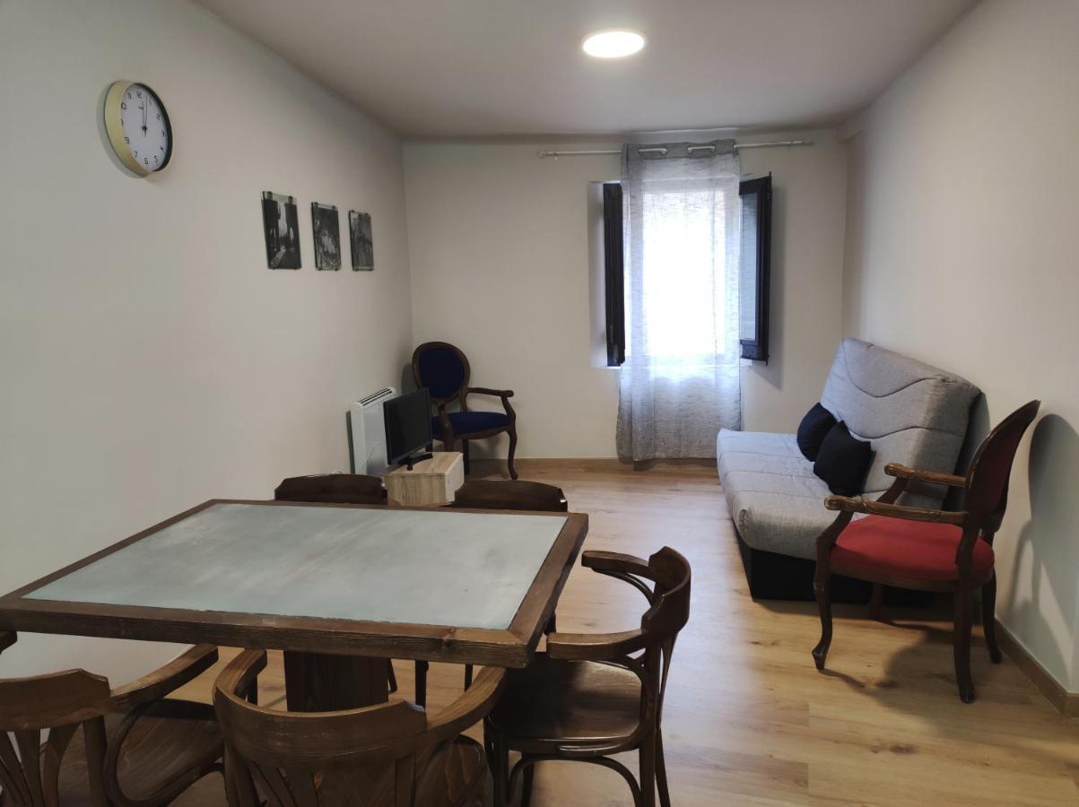 Apt 1 Acollidor Al Centre Historic De Vic Aptgarbi Kültér fotó